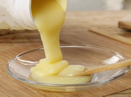 100% Pure Natural Fresh Royal Jelly High Quality Honey Product Food Grade Light Yellow Fresh Royal Jelly