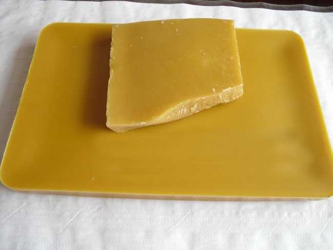 Factory Supply  Yellow Beeswax Slabs 100 Percent Pure Natural High Grade in Bulk Packaging for Hot Sale